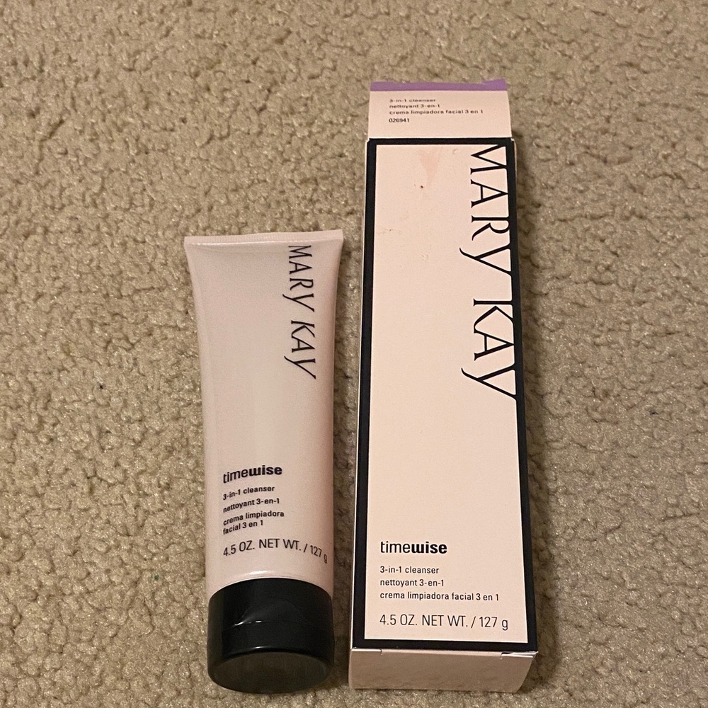 Mary Kay Timewise 3-in-1 Cleanser - Soft Pink and Black